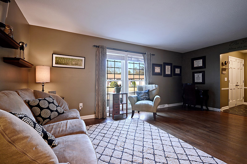 2433 Bengal Road - Living Room 